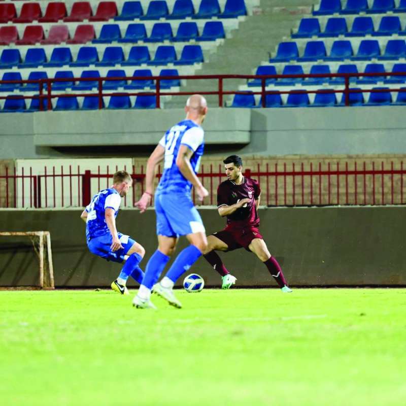 لاعب النصر الجديد فواز مبيليش خلال المباراة مع الشباب 