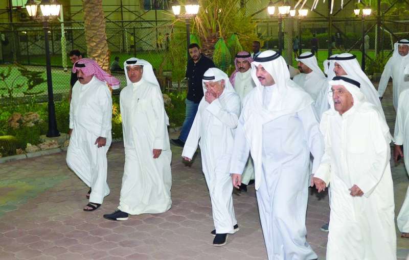 جانب من جولة العبدالله والحضور في النادي 