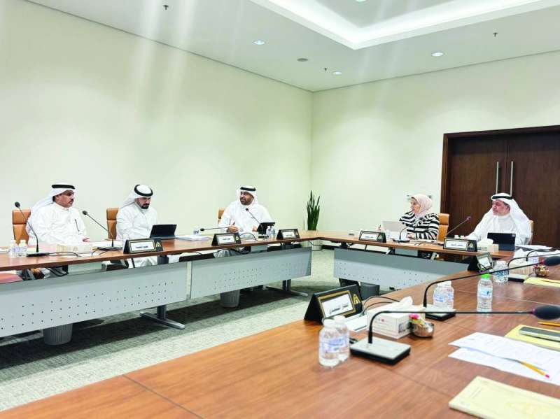 حسن كمال مترئساً اجتماع اللجنة