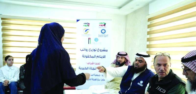 توزيع رواتب الأيتام