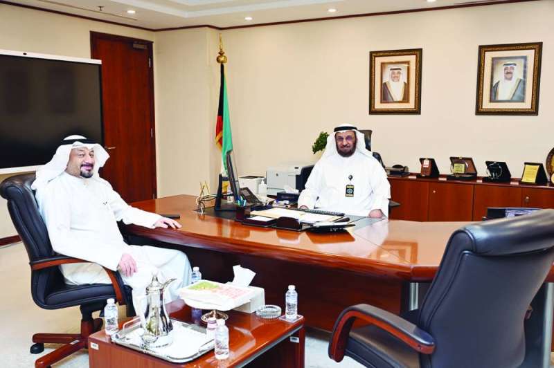 


المذن والزميل ناصر الفرحان خلال الحوار 