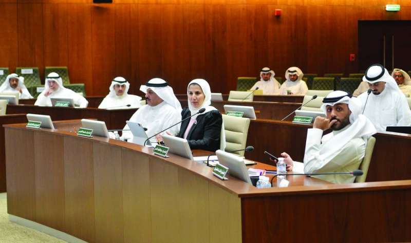 أعضاء من المجلس البلدي خلال الجلسة 