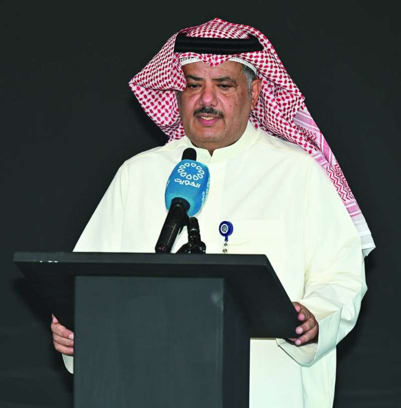 


العجمي متحدثاً خلال المؤتمر 