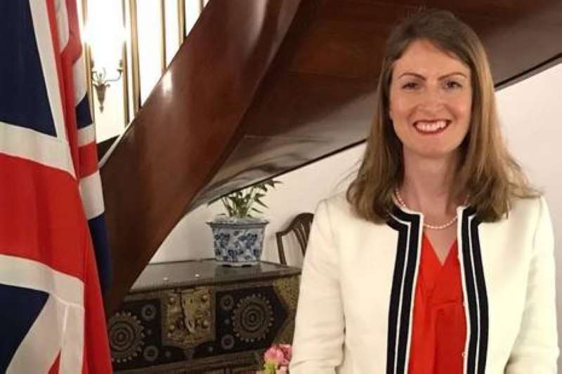  السفيرة البريطانية لدى الكويت بليندا لويس