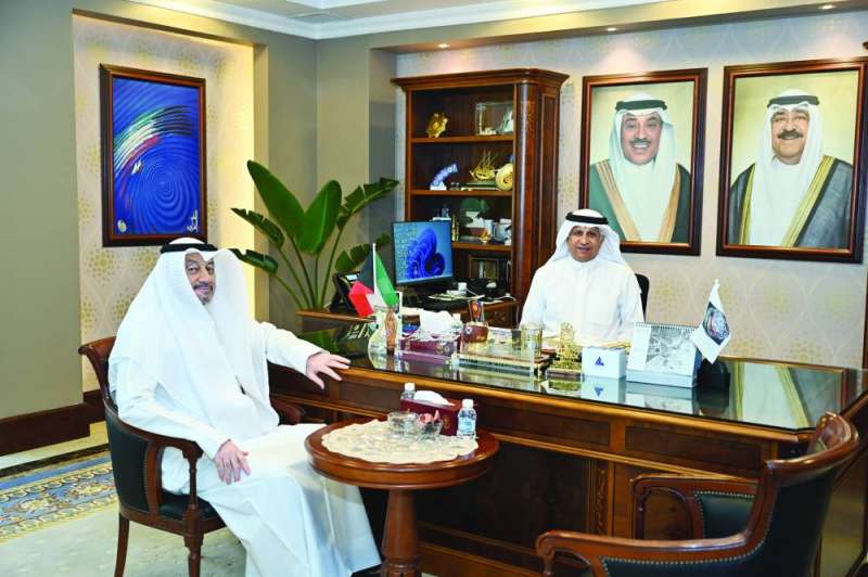 


العوفان والزميل ناصر الفرحان خلال اللقاء 