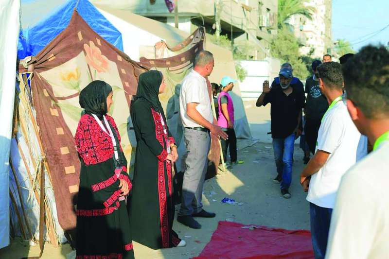


«السجادة الحمراء»... بالإمكانات المتاحة 