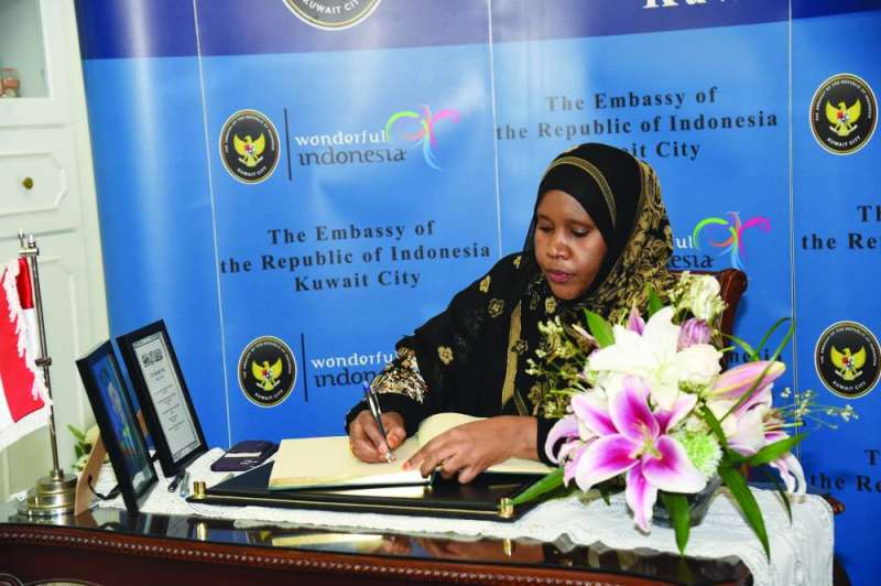 سفيرة كينيا مشاركة في التعزية 