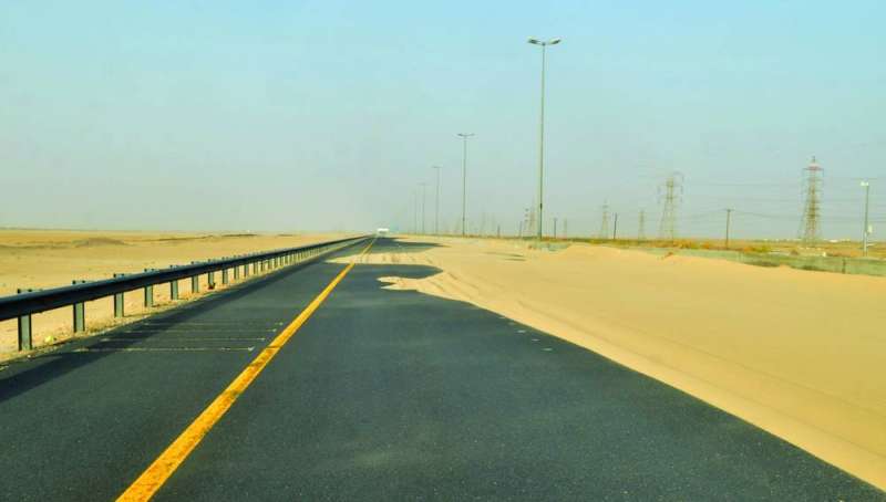 


مزارعون يقترحون تشجير جانبي الطريق لحجب السافي عنه 