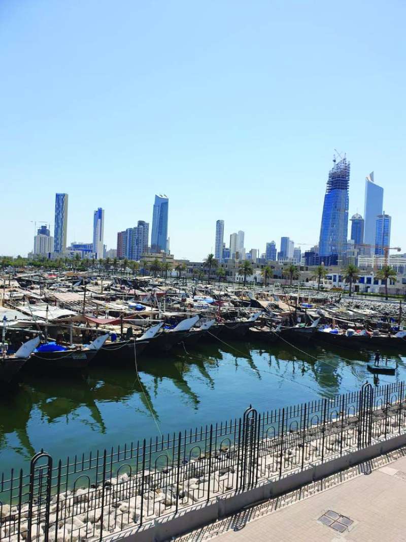 


مئات اللنجات جاهزة لصيد الربيان 