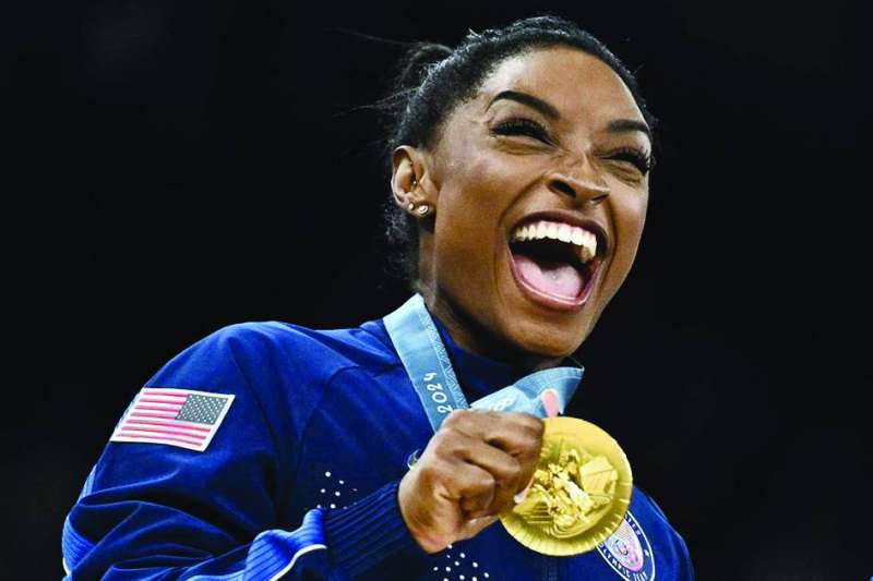 


سيمون بايلز متوجة بالذهبية 