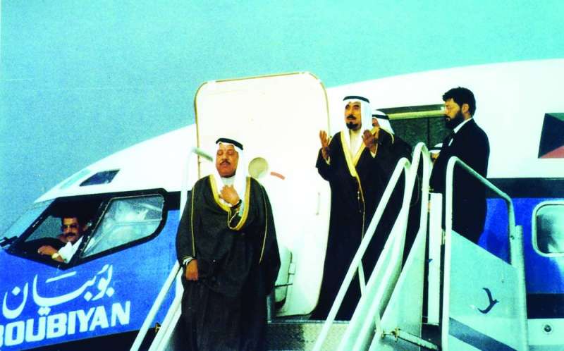 


الأمير جابر الأحمد لدى وصوله للكويت بعد التحرير 