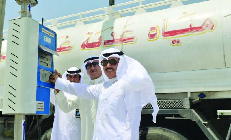 


المطيري والسبيعي يدشنان المحطة  	(تصوير سعود سالم) 