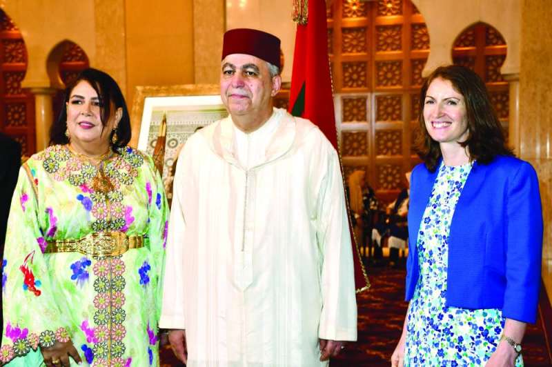 


السفيرة البريطانية والسفير المغربي وعقيلته 