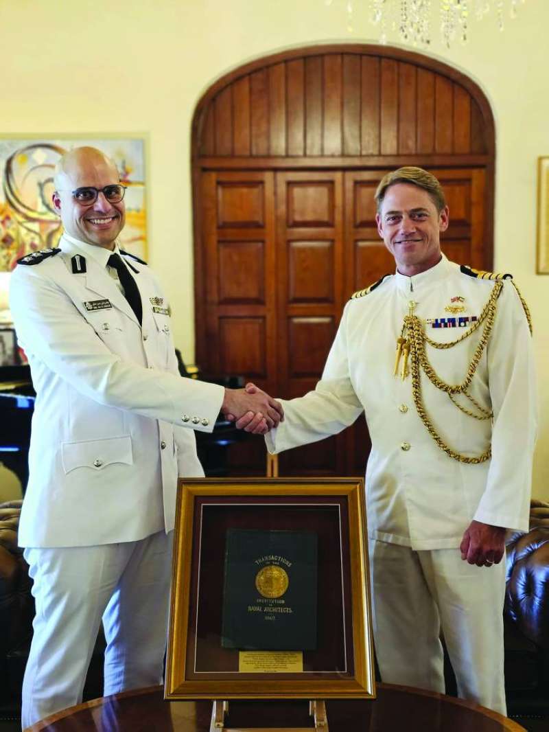 


نيل ماريوت مع علي عاشور 