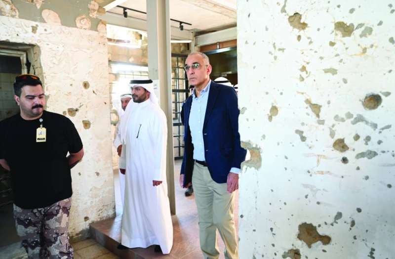 صباح البدر والجسار خلال جولتهما في بيت القرين
(تصوير نايف العقلة)