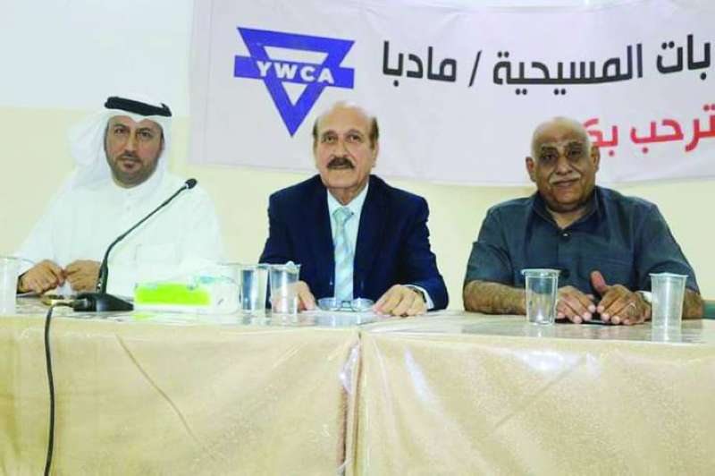 


المسعودي مع الشاعرين صلاح جرَّار وسعيد يعقوب 