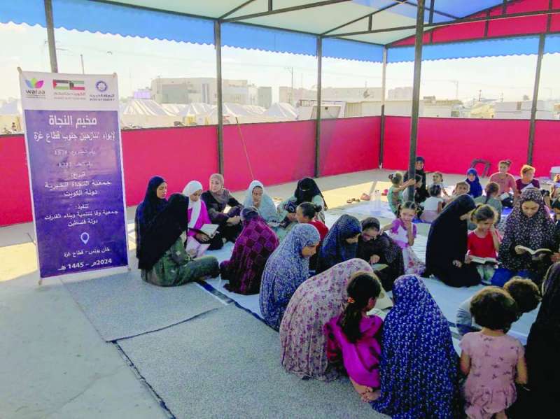 بعض الأسر المستفيدة من مخيم النجاة