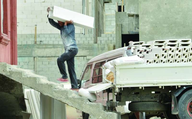 أزمة العمالة في مدينة المطلاع
(تصوير سعود سالم)