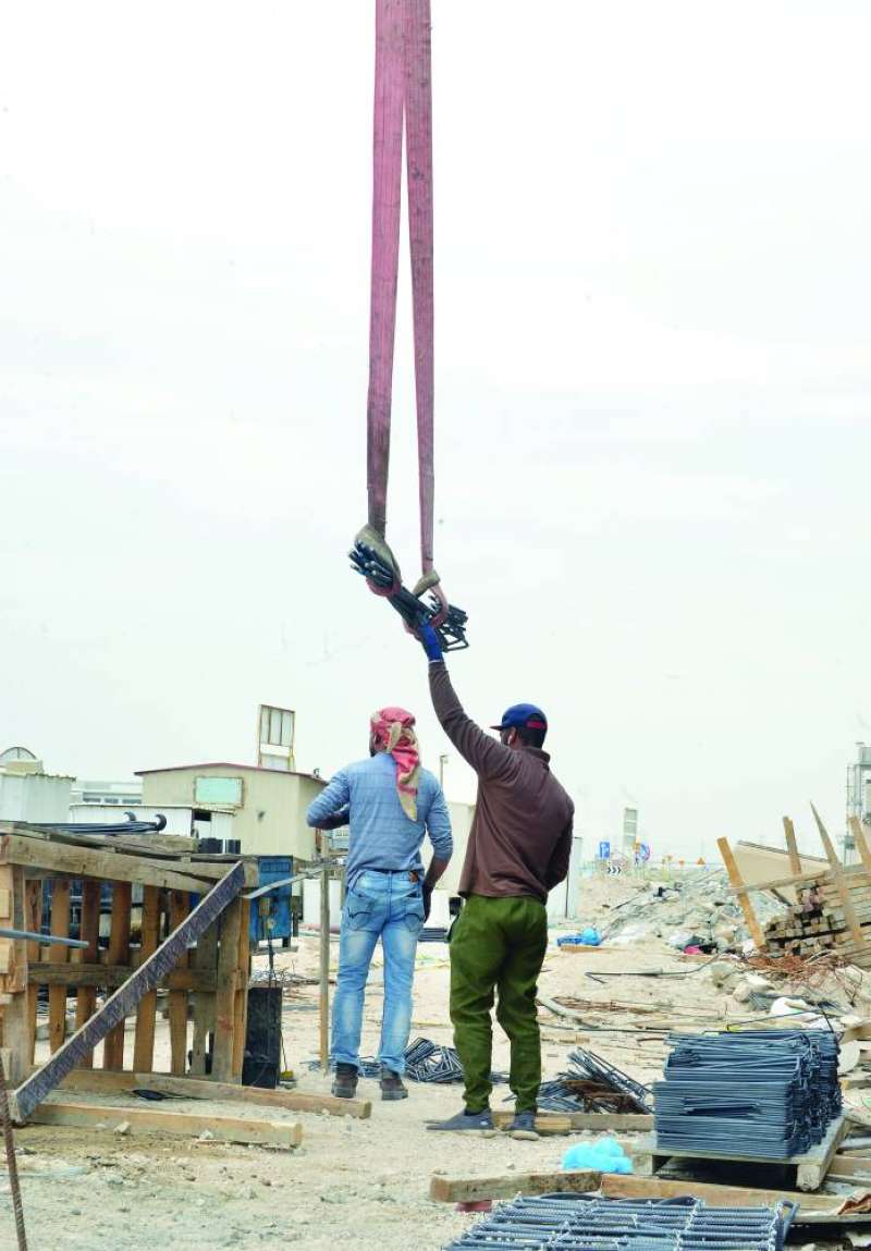 شكوى من عزوف العمالة عن العمل في مدينة المطلاع
(تصوير سعود سالم)