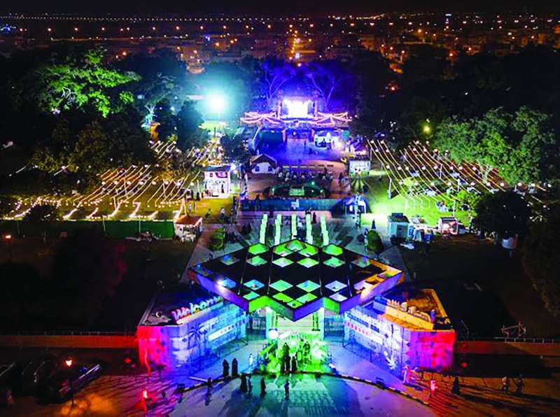 


اتين سكوير... ألعاب الترفية وعروض موسيقية ومسرحية 