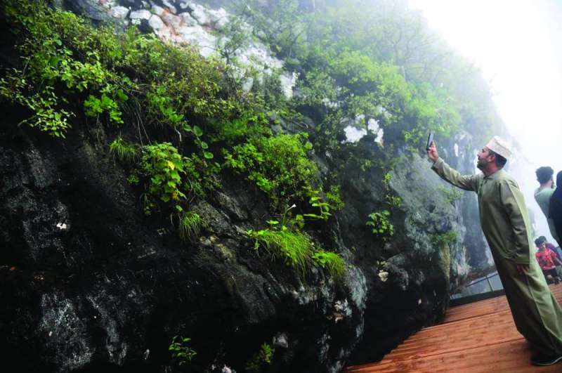 


إطلالة شعت الساحرة 