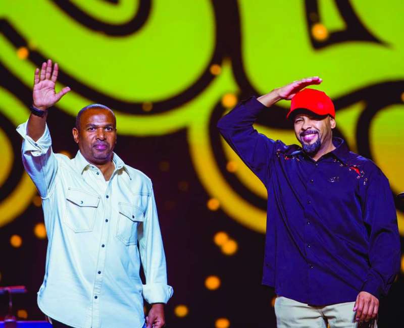 


فرقة ميامي على المسرح 