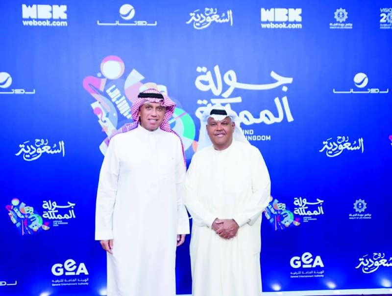 


نبيل شعيل ومساعد الرئيس التنفيذي لـ «روتانا» يوسف مغربل 