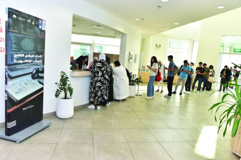 


طابور من المشاركين 