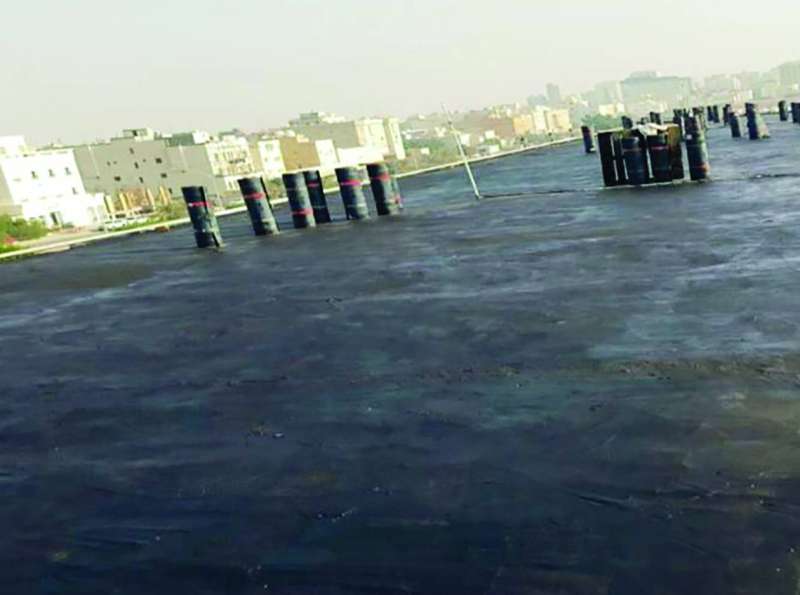 طِلاء أسطح المدارس لمنع خرير الأمطار