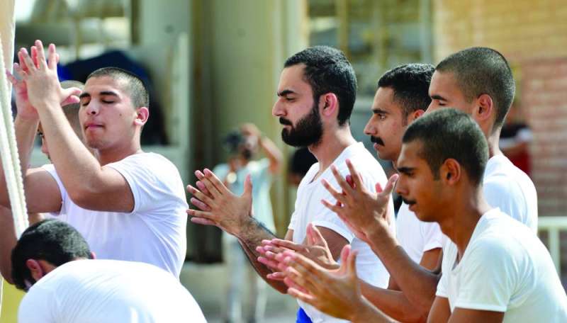 8 أهازيج بحرية 