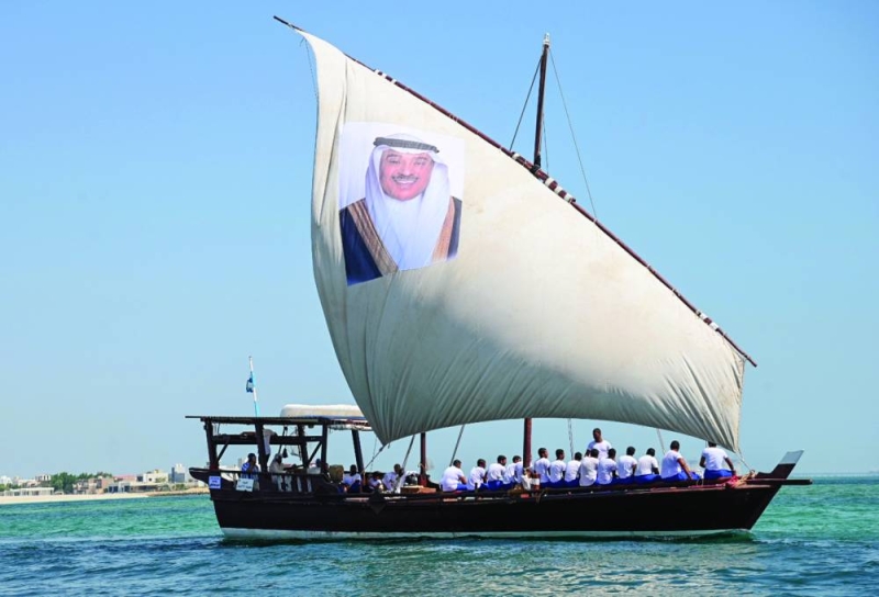 


إحدى السفن وعليها صورة سمو ولي العهد 