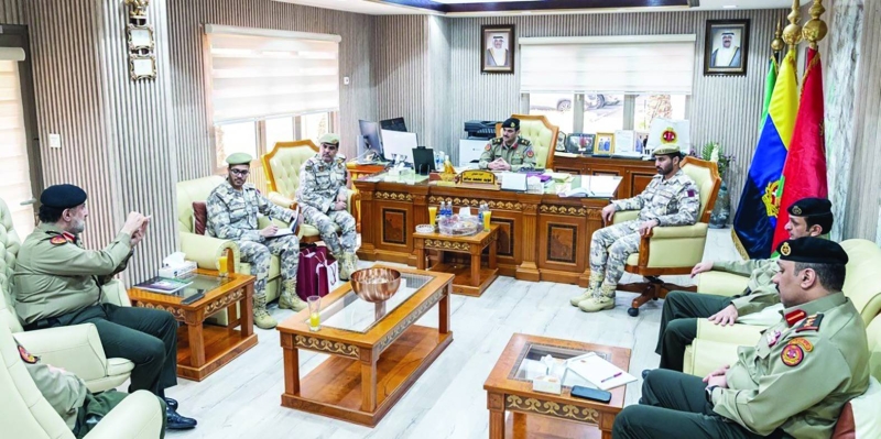 جانب من الاجتماع بين رئيس القضاء العسكري والوفد القطري