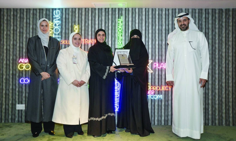 تكريم إحدى المشاركات