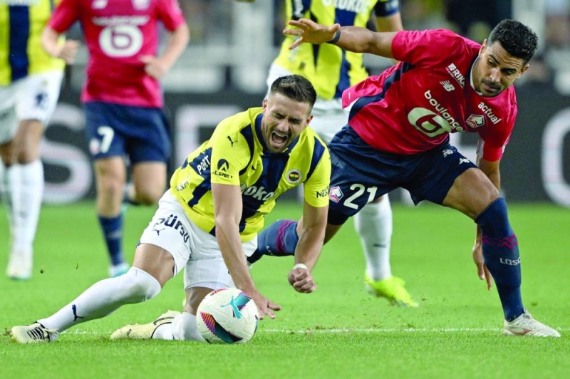 


دوشان تاديتش ساقطاً أمام مدافع ليل 