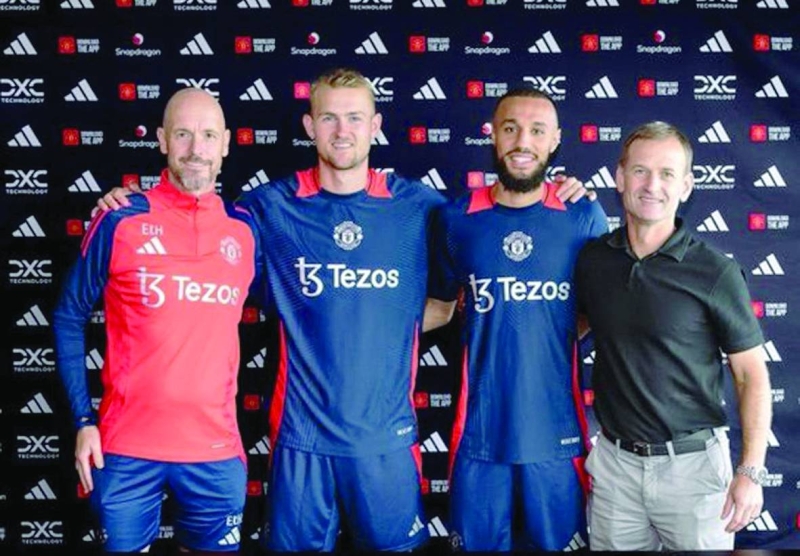 


إريك تن هاغ مع ماتياس دي ليخت ونصير مزراوي 