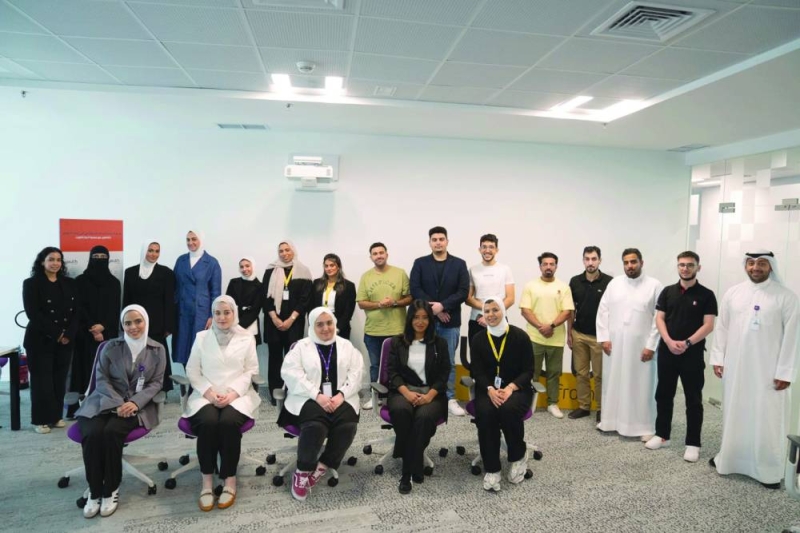 


مشاركون في الورشة في لقطة جماعية مع فريق «stc» 