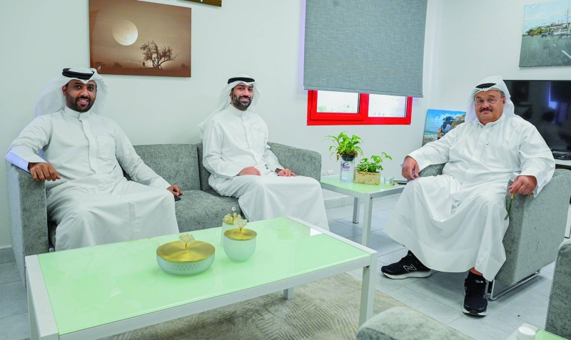 رئيس التحرير مستقبلاً فهد الناصر وعبدالعزيز الذايدي	 
(تصوير نايف العقلة)