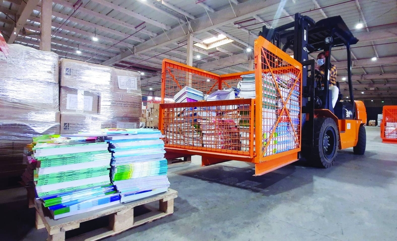 الكتب الدراسية في مخازن التربية 	
(صورة أرشيفية)