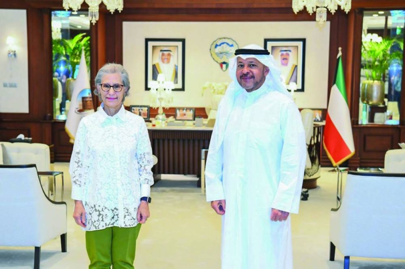 المحافظ مستقبلاً نوال الحمد