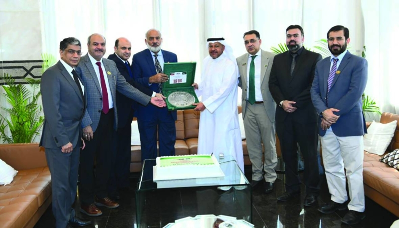 ...وخلال استقباله وفد جمعية الصداقة الكويتية الباكستانية