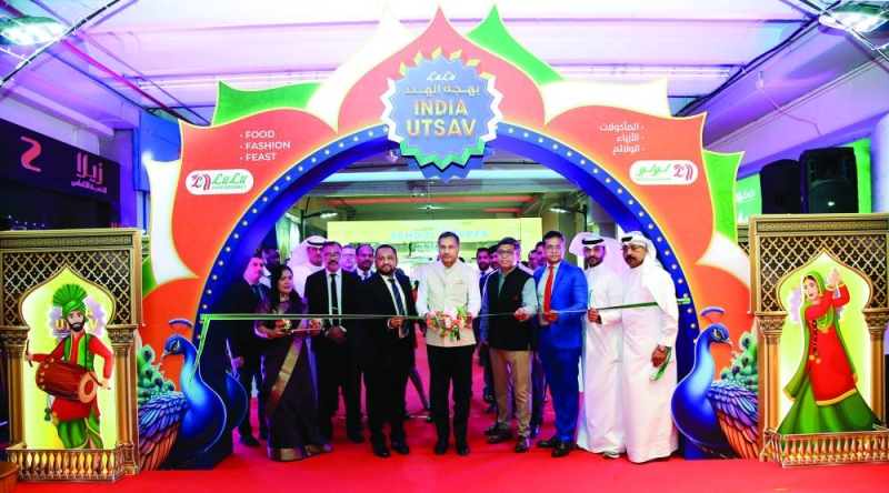 


جانب من قص شريط الافتتاح 