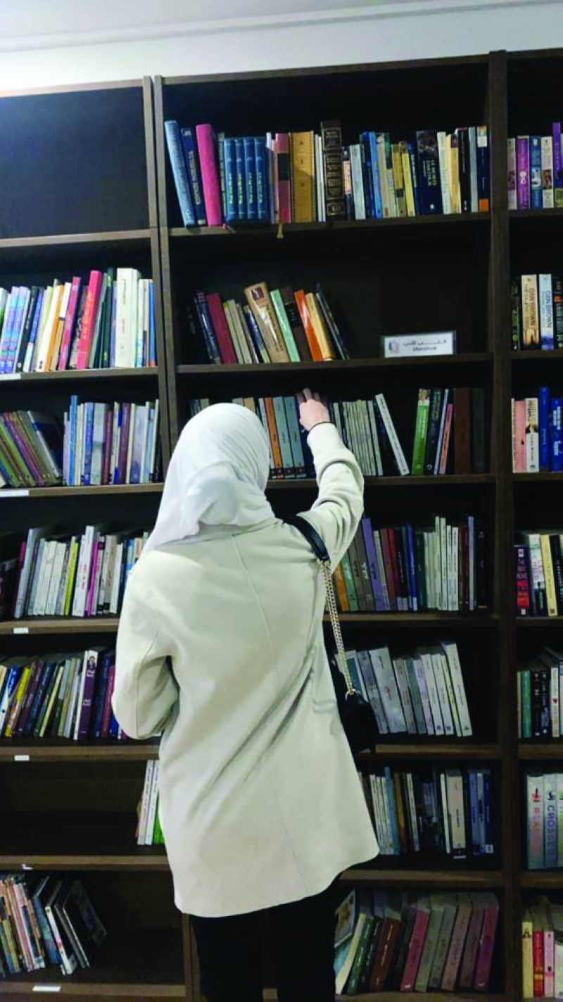 


البحث عن «جليس»... ومقر دائم  
 