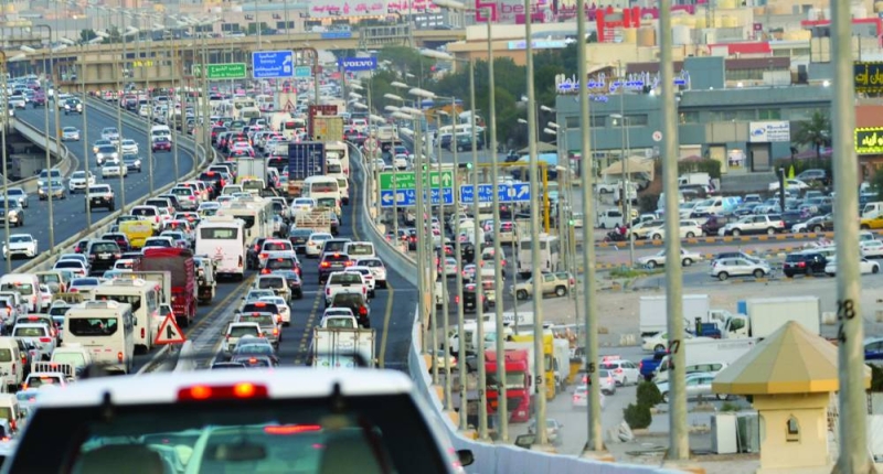 تطوير مداخل ومخارج بعض الطرق من ضمن الحلول متوسطة المدى 	
(تصوير سعود سالم)