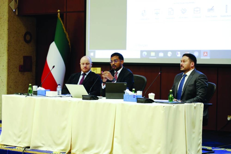 


متحدثون في الدورة 