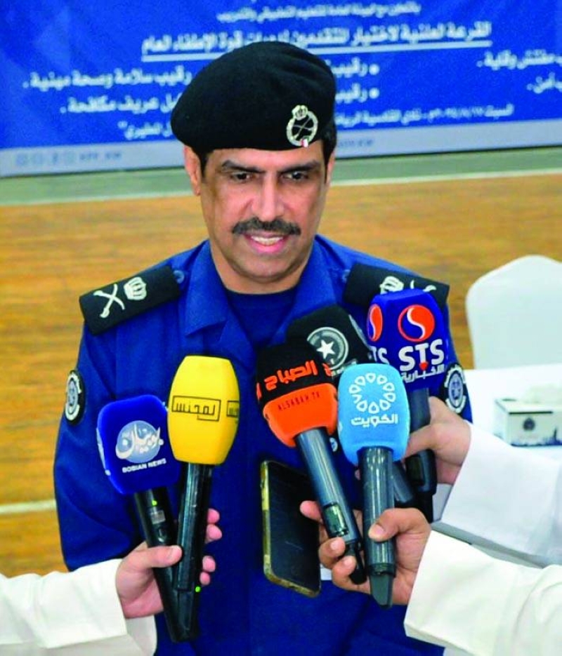 


اللواء خالد الفهد متحدثاً على هامش الفعالية 