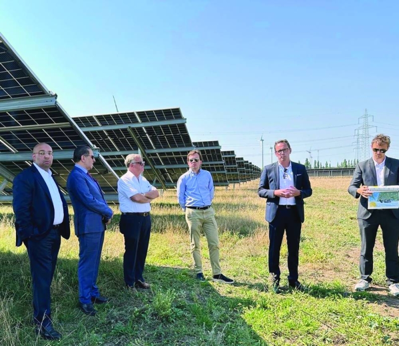 جانب من زيارة السفير الفصام لأحد مرافق شركة «بورغنلاند انرجي» النمساوية 