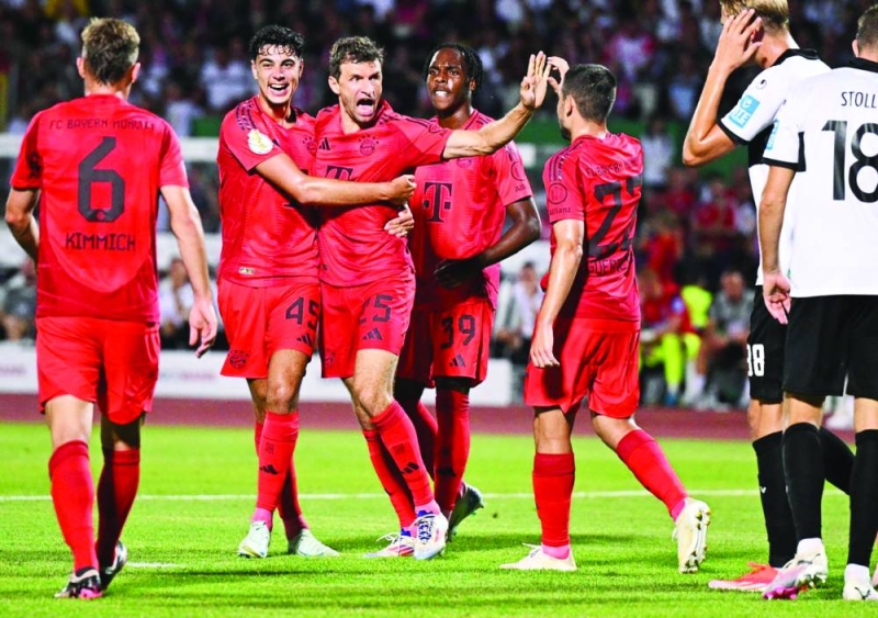 توماس مولر محتفلاً بهدفه