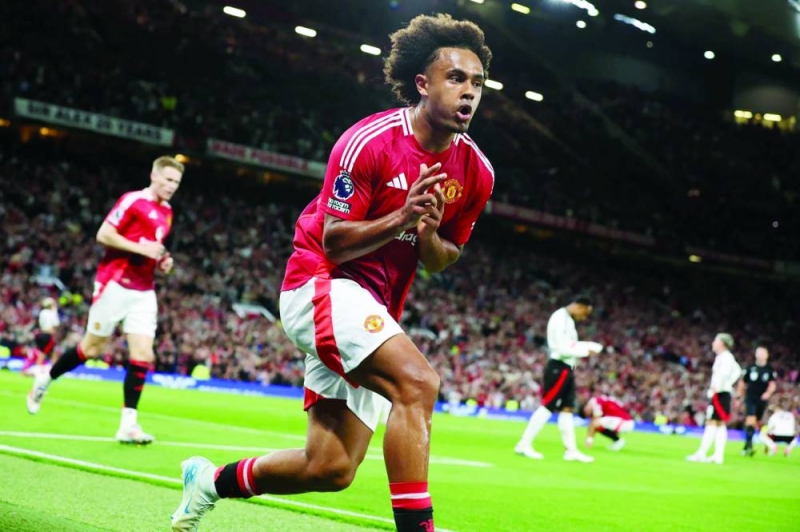 جوشوا زيركزي محتفلاً بهدفه في مرمى فولهام