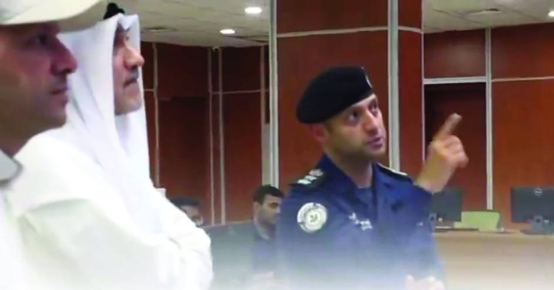 اليوسف يستمع إلى شرح حول خطط ضبط الحالة المرورية