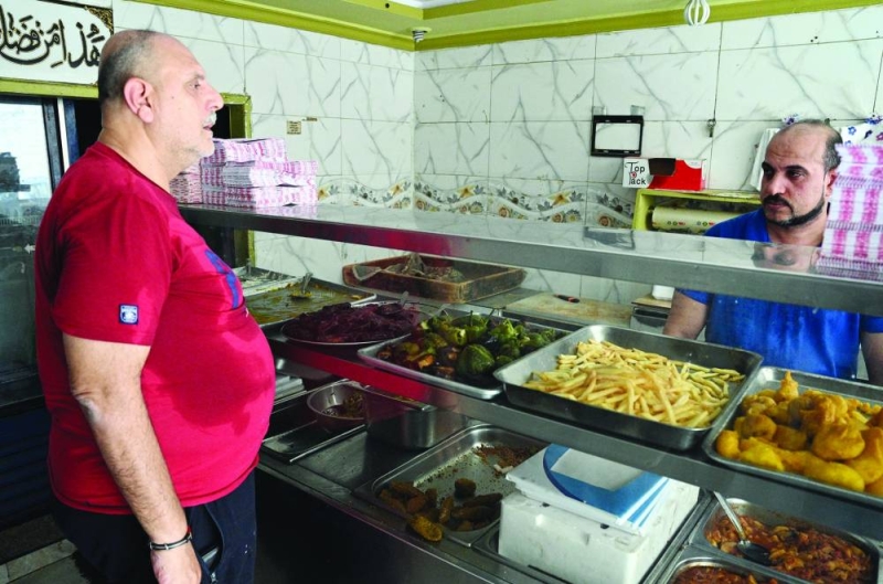 


انقطاع الكهرباء في أحد المحلات 